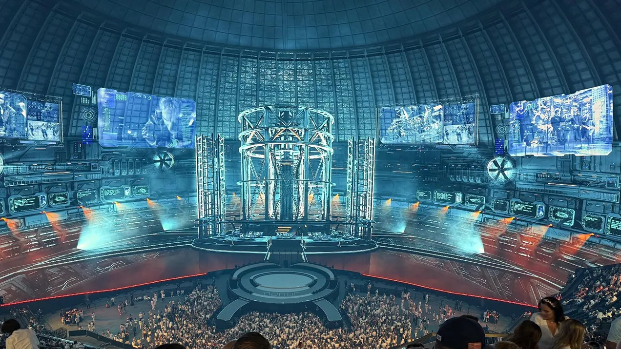 스피어 Section 406 Row 8 실제 시야